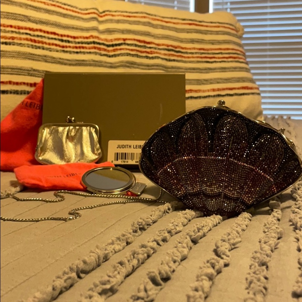 authentic JUDITH LEIBER Crystal Clam Minaudiere